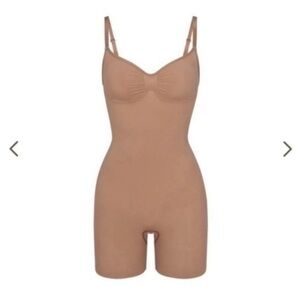 SKIMS SEAMLESS SCULPT MID THIGH BODYSUIT SIENNA BEIGE XS